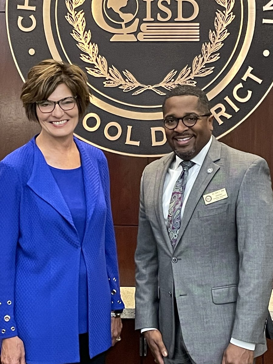 ChannelviewISD's tweet photo. Thank you @hellyer_brenda for spending your morning with our superintendent @tchill_ to discuss the education of the students in our community! #createacollaborativechannelview https://t.co/w0pX4O3oCO
