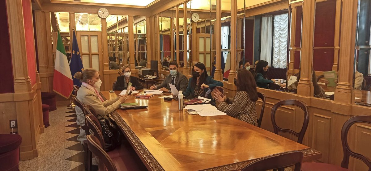 MaiorinoM5S's tweet photo. Con la collega @isabellarauti e la Ten. Col. Rosa Vinciguerra, #genderadvisor della Difesa, per un proficuo confronto sulla “prospettiva di genere” nelle #ForzeArmate nell'ambito dei nostri ddl per l'introduzione del reato di #violenza nel codice penale #militare.
@M5S_Senato https://t.co/ARUow6IrhL