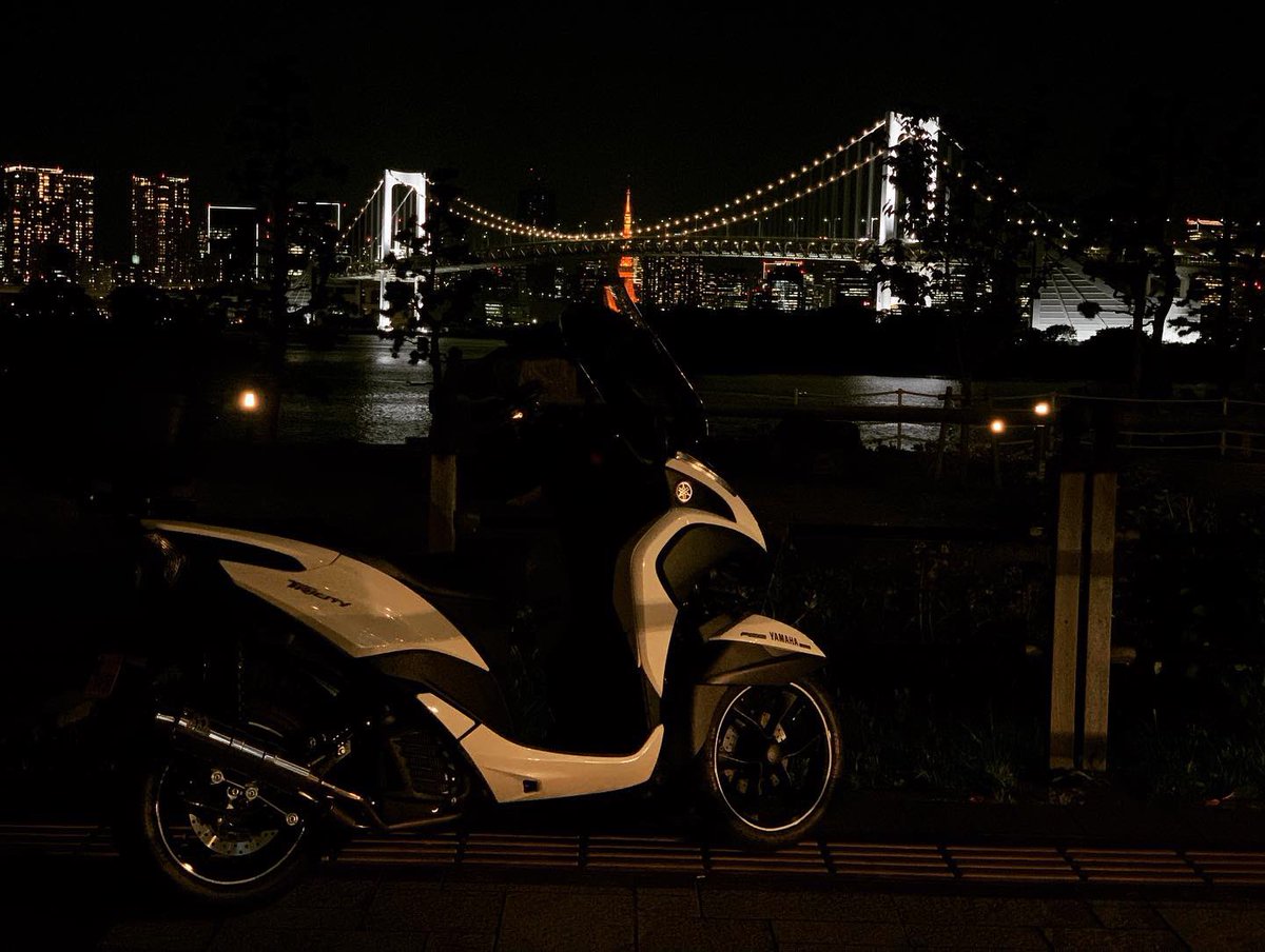 jin_jin_jinta's tweet photo. 相方とお台場冒険王‼️
🛵3333333
久々のお台場✨
夜景綺麗だったな🎡👍
レインボーブリッジ渡ったよ(下道)
#TRYCITY
#LMW
#YAMAHA
#トリシティ
#バイク男子
#バイクがある生活
#レインボーブリッジ
#お台場 https://t.co/mErAYbxTpw