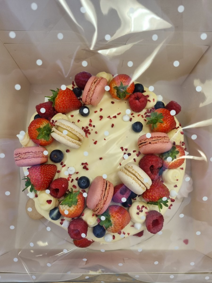 THLAccountancy's tweet photo. Look at this beautiful vanilla jam sponge cake, we have been blessed by another creation of Iagos Cafe! A big thank you to @cjslandscapesltd for bringing in this office goodie, went down in no time.

#blessed https://t.co/8TsCpXILdv