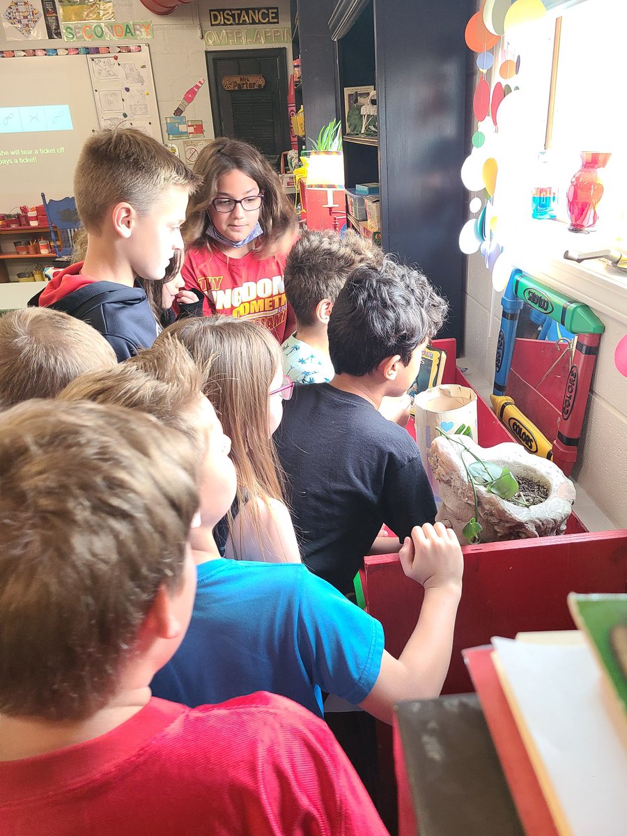 3rd gr detectives are trying to solve the #MonaLisa #mystery! They pieced together a ransom note &amp; followed several clues! Stay tuned! #gamification <a href="/mrmatera/">Michael Matera</a> <a href="/JenOberlander/">Jen Oberlander</a> #TigerLegacy <a href="/MrsSamBurton/">Sam Burton</a> <a href="/katiedenton22/">Katie Denton</a> <a href="/dentoncody7/">Denton</a>