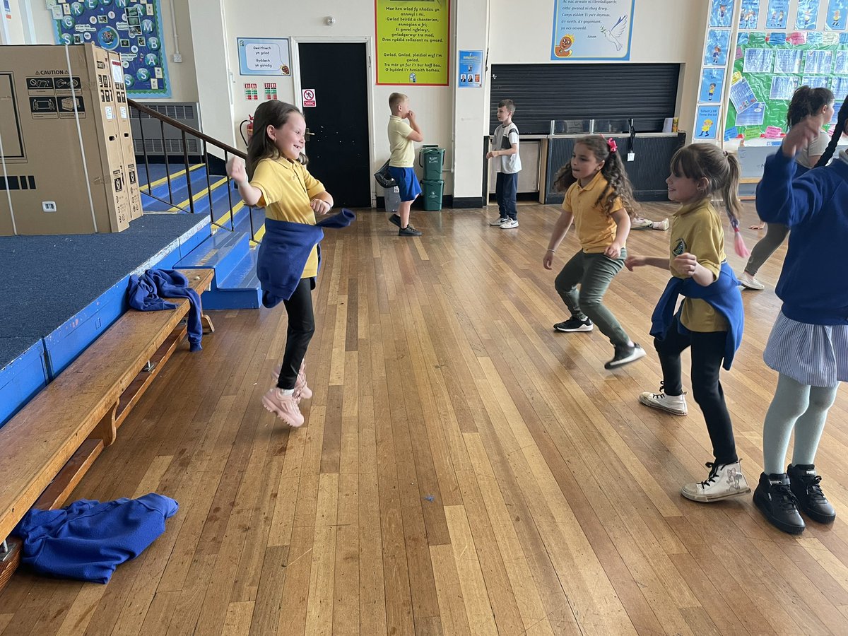 portmeadp's tweet photo. Thank you to @DanceUDOIT for our first dance session yesterday! We had so much fun! #pmdpthanks #pmdphhwb #pmdpy34 https://t.co/C86WbHXx3Q