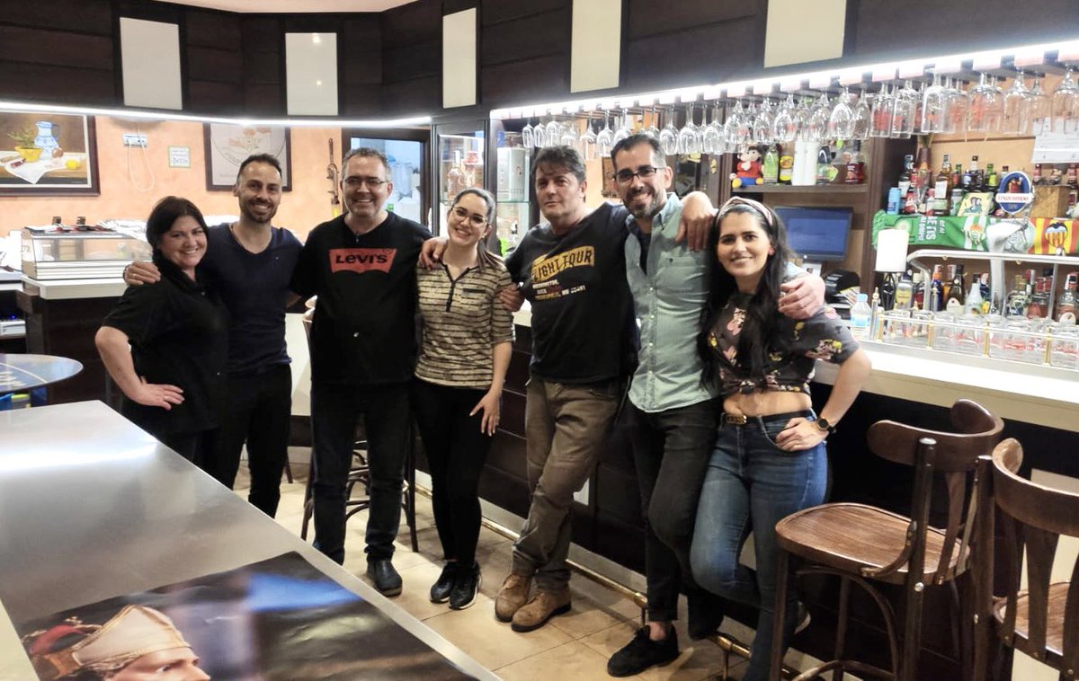Albagdg's tweet photo. Días muy duros de trabajo, pero también muy gratificantes.
Aquí dejamos una foto para el recuerdo, de este equipo que ha puesto todas sus ganas y su corazón para haceros disfrutar en este San Gregorio’22. Esperamos que haya sido de vuestro agrado. ¡Mil Gracias por acompañarnos! https://t.co/Ib0TXeFJer