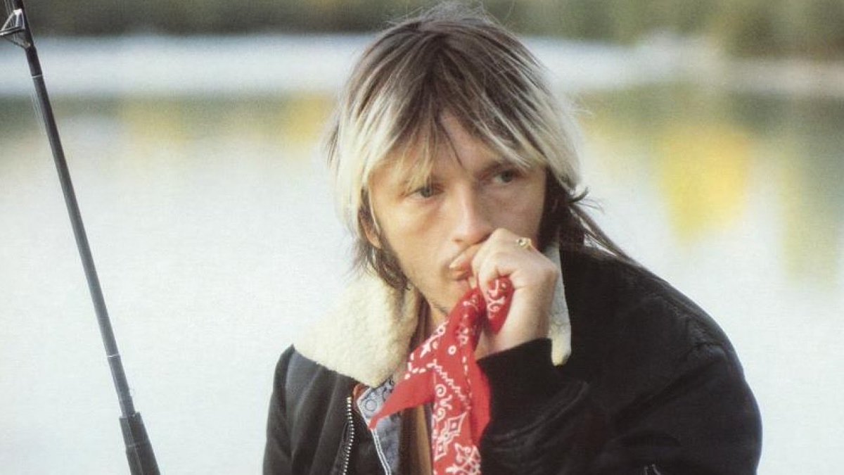 elvis_13_champ's tweet photo. Moi aussi j’aurais tellement aimé m’asseoir sur un banc cinq minutes avec toi. Joyeux 70ème anniversaire #Renaud ❤️ https://t.co/Rj00PTFrkx