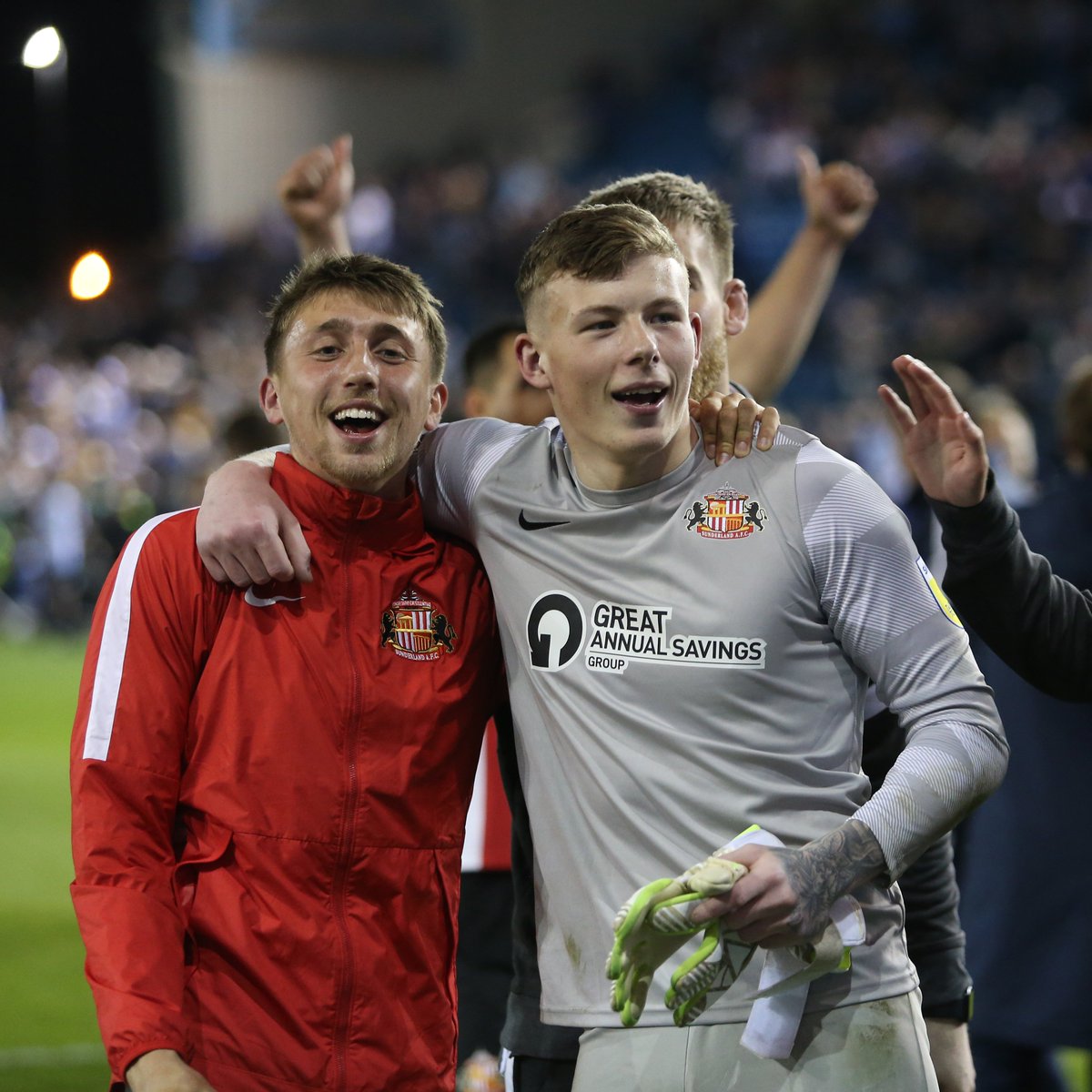 SunderlandAFC's tweet photo. Two of our own 🎓

#SAFC | #TilTheEnd https://t.co/f00jvyDG8l