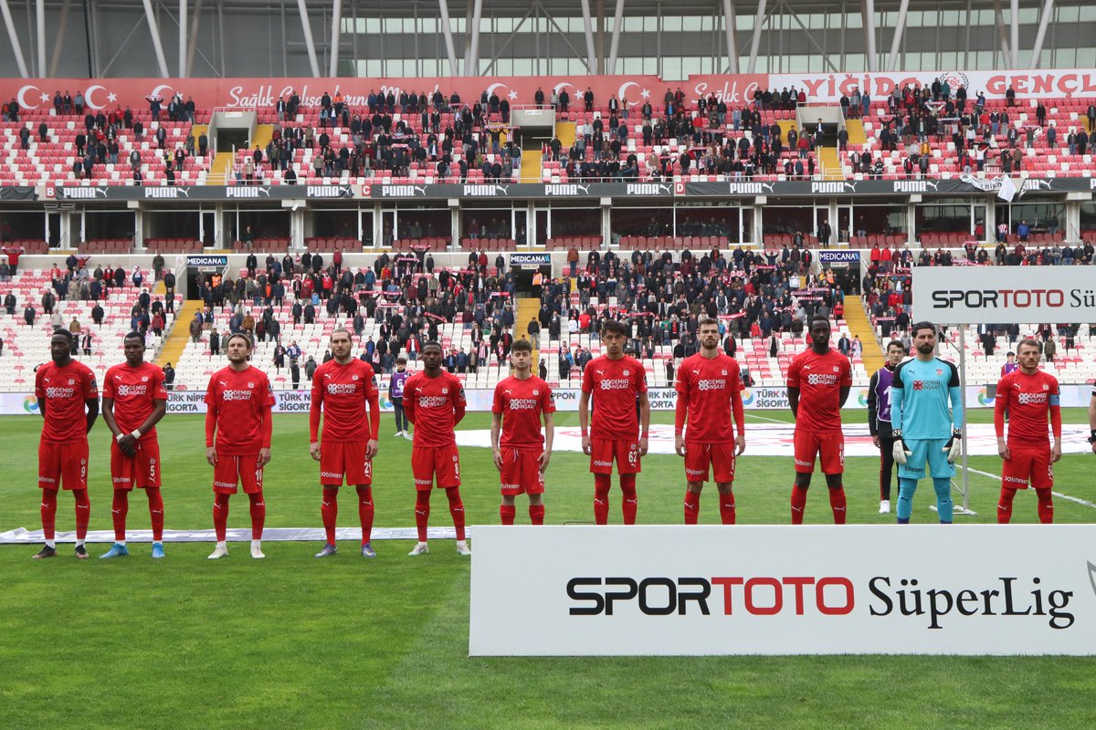 sporx's tweet photo. Sivasspor. Simetri.

🔹12 Galibiyet
🔹12 Beraberlik
🔹12 Mağlubiyet
🔹48 Gol attı
🔹48 Gol yedi
🔹48 Puan aldı. https://t.co/Ce7ovWm7bk