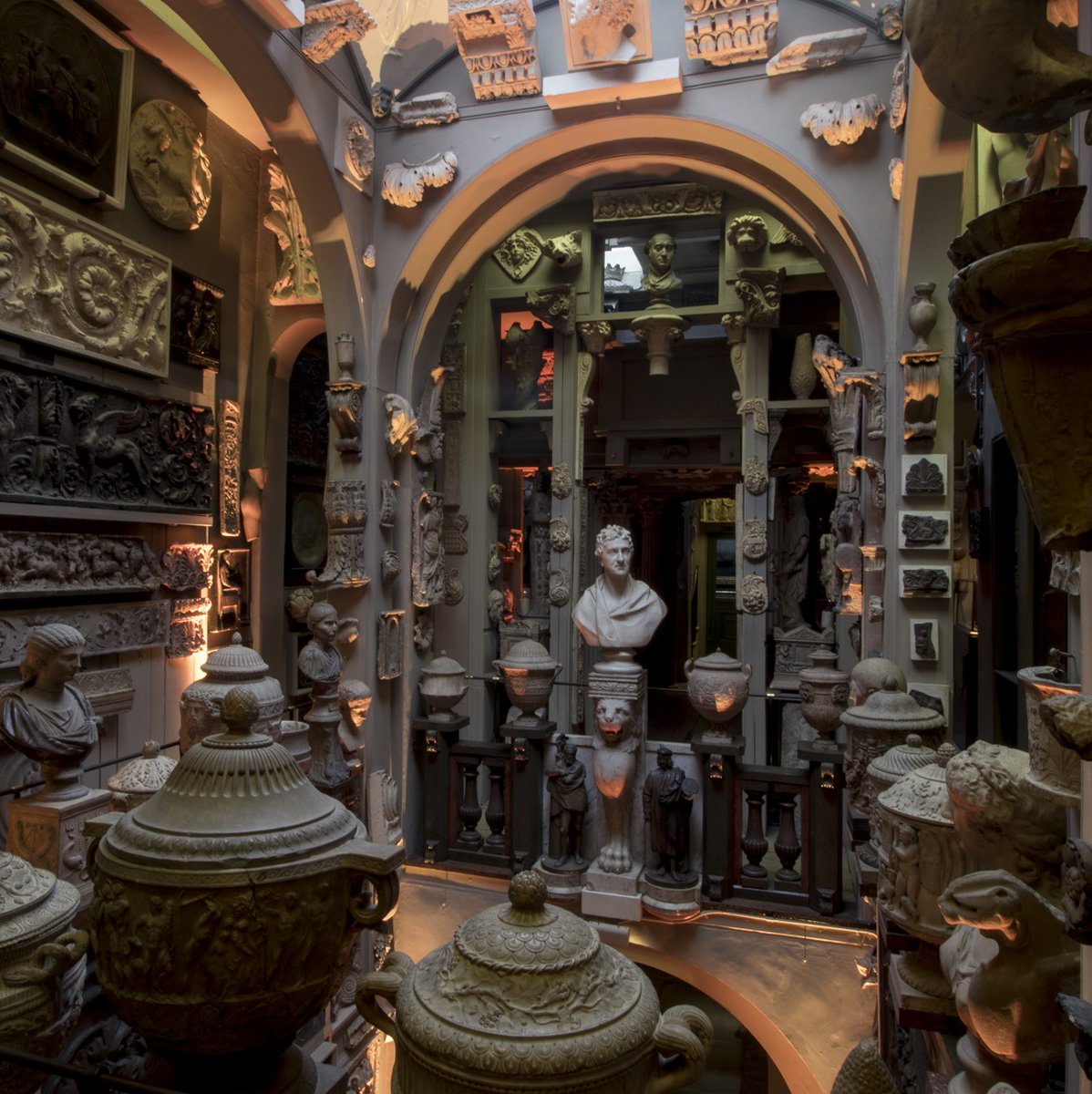 SoaneMuseum's tweet photo. Discover the #HiddenMasterpieces of Soaneโs architectural drawing collection at an atmospheric #SoaneLate! ๐ฏ๏ธ๐ฅ
Explore the Museum, enjoy drinks in the Library-Dining Room, and take this rare chance to see perfection on paper. โ๏ธ
๐
27 May | Book: https://t.co/5Y19ULRXda ๐๏ธ https://t.co/xqu6faaqdD