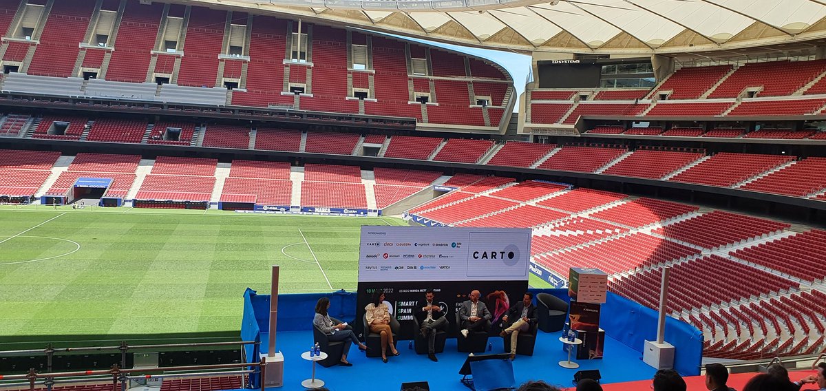 RaquelAlonsoRo's tweet photo. #smartdatasummit2022 hoy en el #wanda escuchando la tdd a golpe de tráfico https://t.co/Tc66M8Ffc0