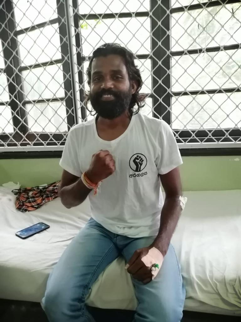 Dailymirror_SL's tweet photo. The youth who was assaulted in Gotagogama has recovered and is returning back to Gotagogama. https://t.co/WwXJAWn5HR