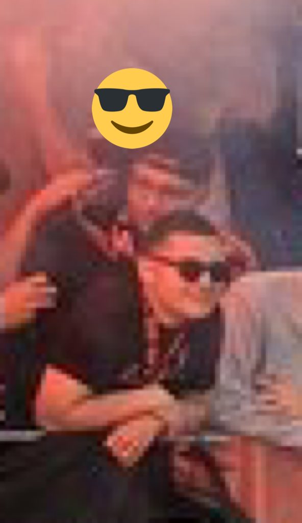 Frantix53's tweet photo. @HugoooM1 @BiGMonkey___ en plus l’emoticone @Coubertin1902 semble sourire !!! #aucunedifference https://t.co/aTmfdkK7mj