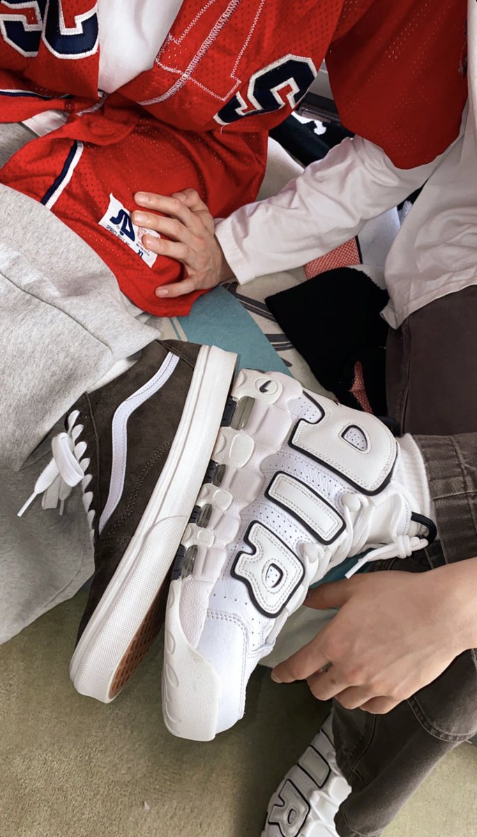 LOOKSMKL's tweet photo. #MARK and jeno🐯🐶 https://t.co/5JQP2M1WgC