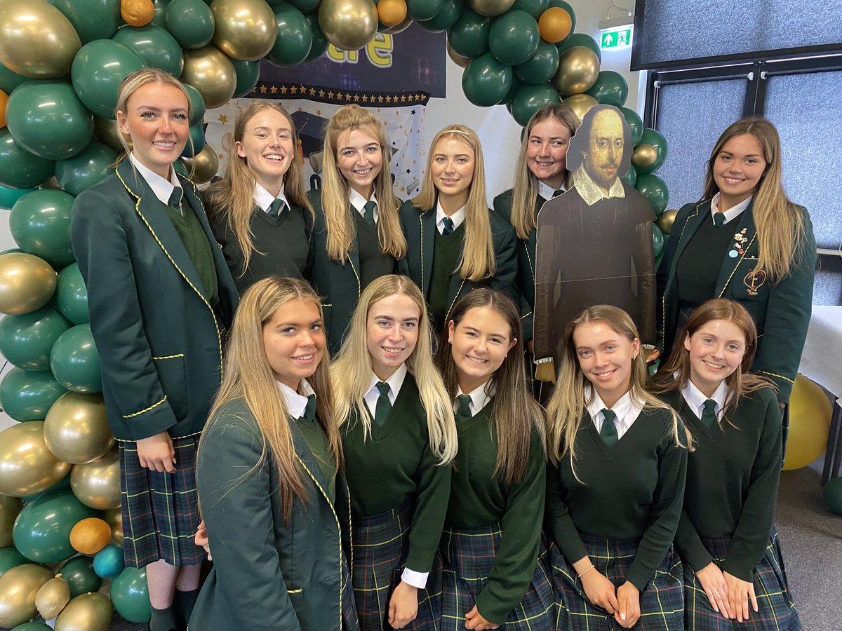 stcatherineseng's tweet image. By request, the Class of 2022! #teameng #loveliterature #othellorocks