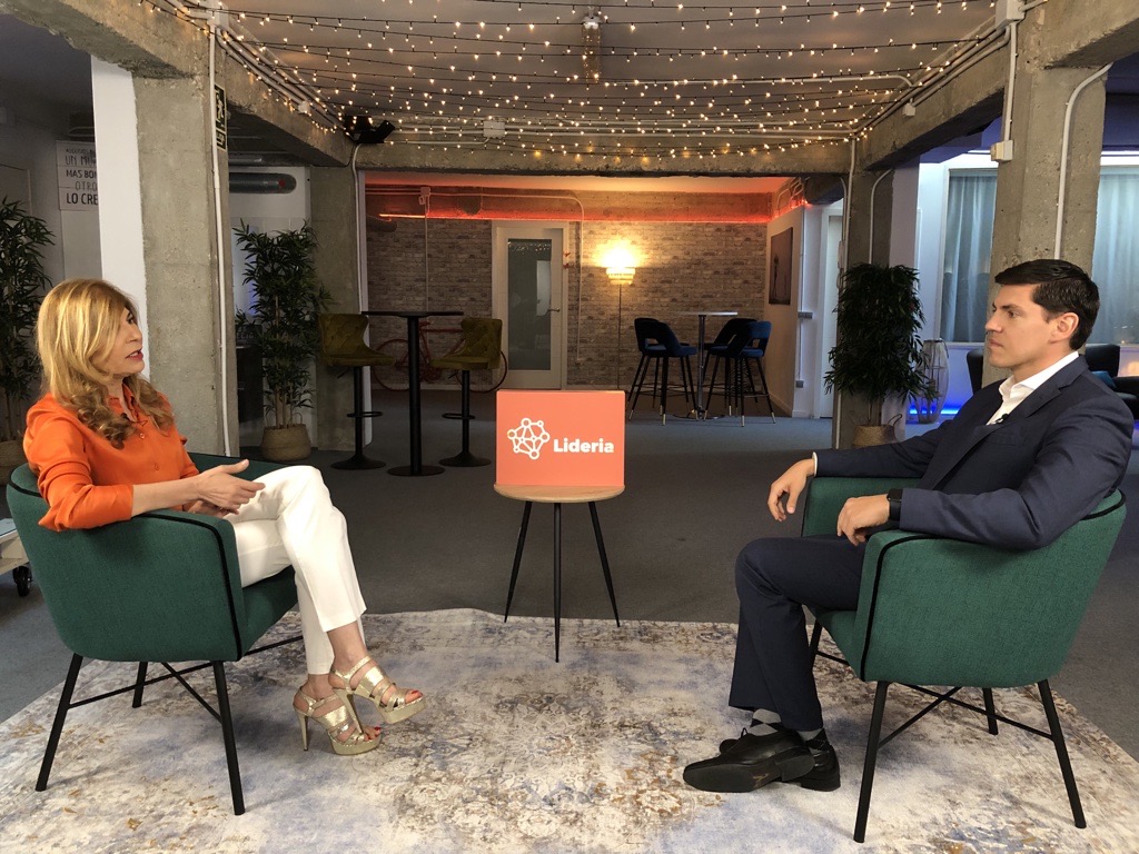 MiguelFAlcalde's tweet photo. En 10 min hablaré en @Lideria4 sobre cómo liderar la transformación desde la innovación. 

👉 Podéis seguir la charla aquí: https://t.co/T6WinpPC21 https://t.co/DSCqTSxdWj