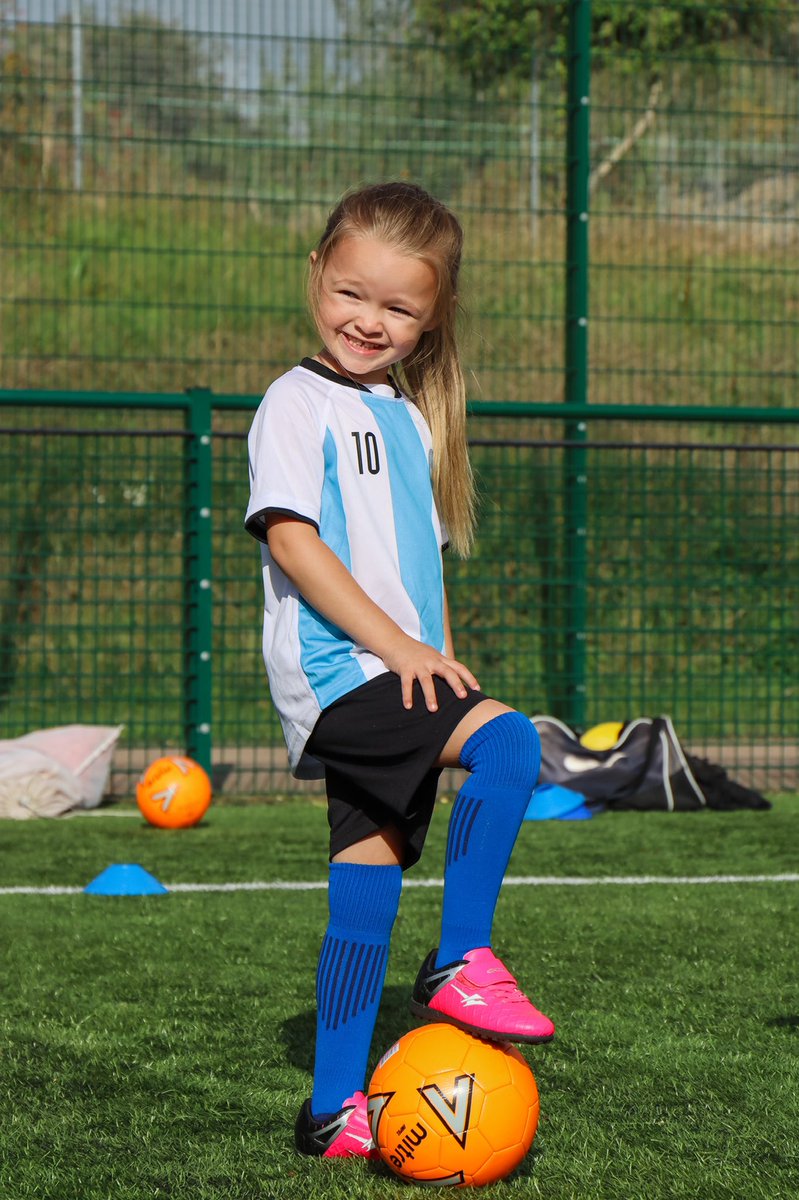 alexrbarber_'s tweet photo. This is my eldest daughter. She loved football but it turns out boys at her school were bullying her for liking and playing so she gave up. Girls football at youth level is hardly existent so how do we encourage them to carry on? #girlsfootball #womenfa #fawomen #footy https://t.co/do9h07CmnN