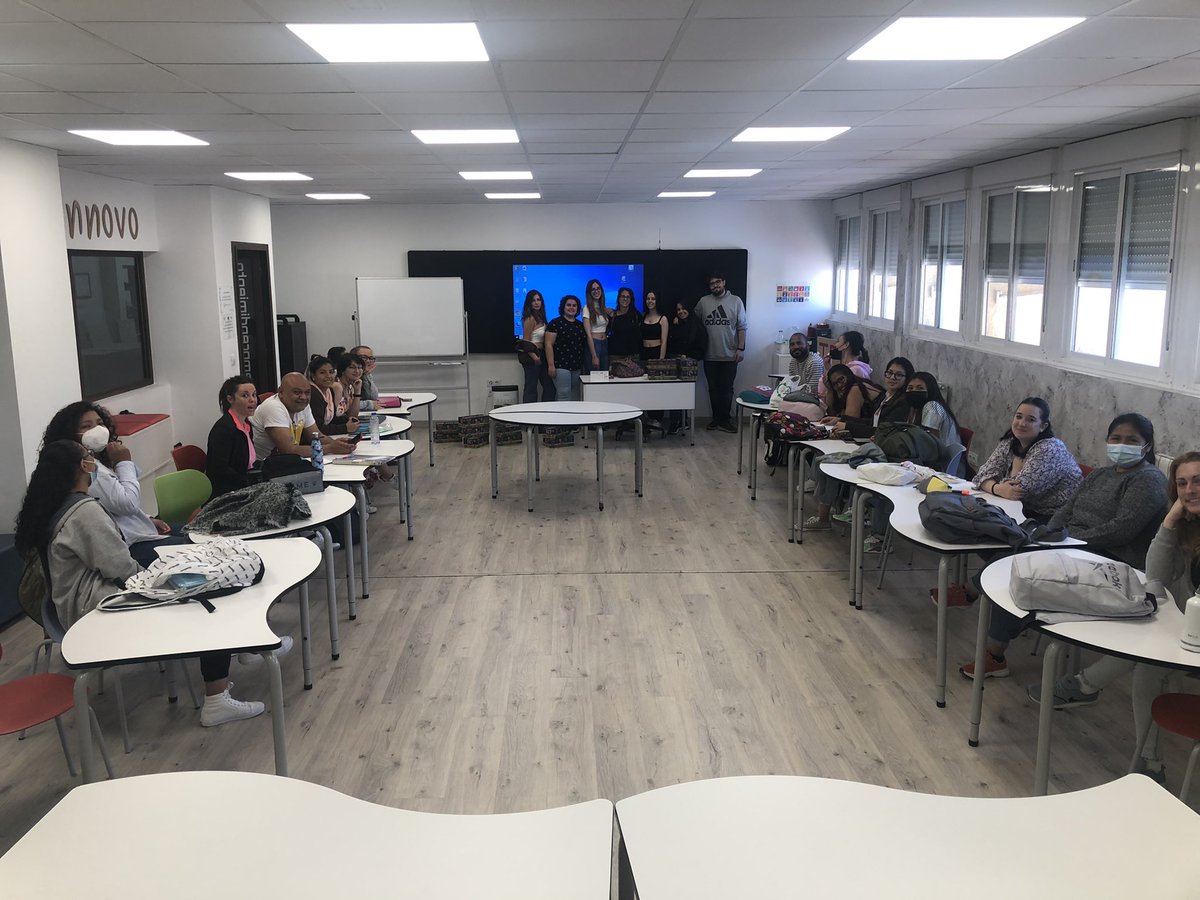 Hoy hemos recibido la visita de nuestros “especiales”repartidores de leche y hábitos saludables. Un lujo poder tener leche y fruta para nuestro alumnado. El grupo de CAE de FP ha  disfrutado con la visita Vamos a valorar el esfuerzo y la suerte @Afarenacimiento <a href="/ceiplopedevega/">CEIP Lope de Vega</a>