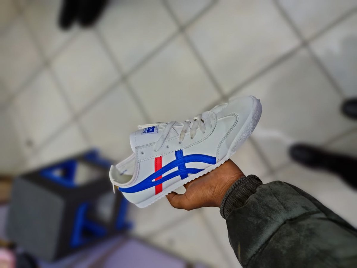 UApparell's tweet photo. Quality unsex rubber shoes ,
Available on offer of 1499/=
Size38-44 both large and small fiittings,
Call/App 0707390310 for orders/Delivery. https://t.co/X1mKFAzCgh