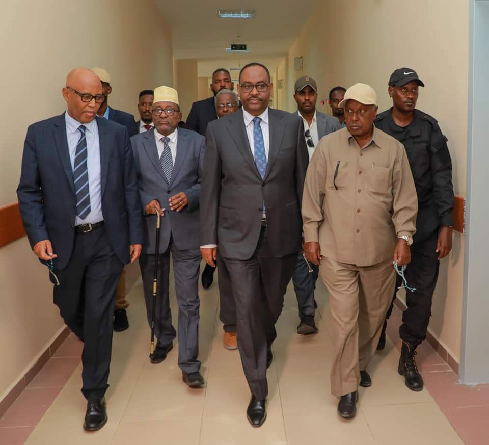 Deni4TheVilla's tweet photo. Madaxweynaha dhaarto u dhiman tahay ayaa hada shahaadada qaatay .
5 maalmood ayaa ka haray guushii.
#Deni4somalia
#Somalia
#AMMI
#ADEEG
#AMMANO https://t.co/8apDAWBpRy