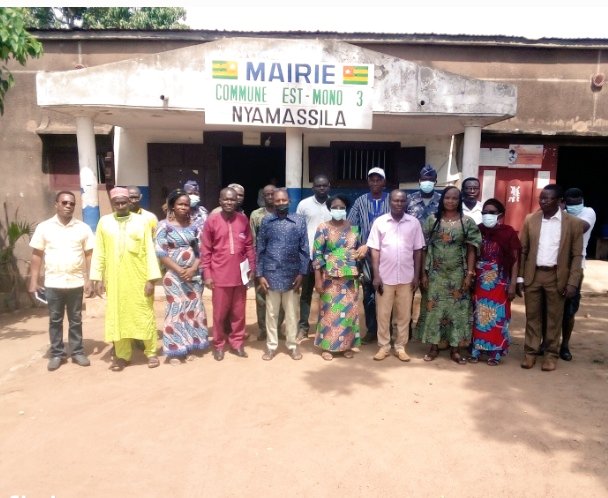 EstMono3's tweet photo. Le Maire,Madame KODJO-BAKPE Massan Dzifa préside ce mardi 10 Mai 2022  la première session ordinaire de l'année du Conseil Municipal de la Commune Est-Mono 3. Cette première session est consacrée à l'examen du compte administratif exercice 2021.
@GouvTg
@fct228 @CommunicationTg https://t.co/WdXVsnPBfz