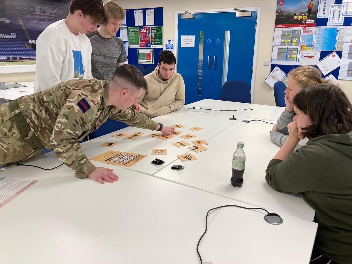 CUFCCST's tweet photo. 👩‍🏫 | TRAINEESHIP

A great Army careers session for our trainees lead by LCpl Shaw from the Army careers office

A fun informative workshop discussing the many roles within the army and some great team building activities too 🧐

#FailLearnWin #Army #Belonging https://t.co/p154DWHaKi