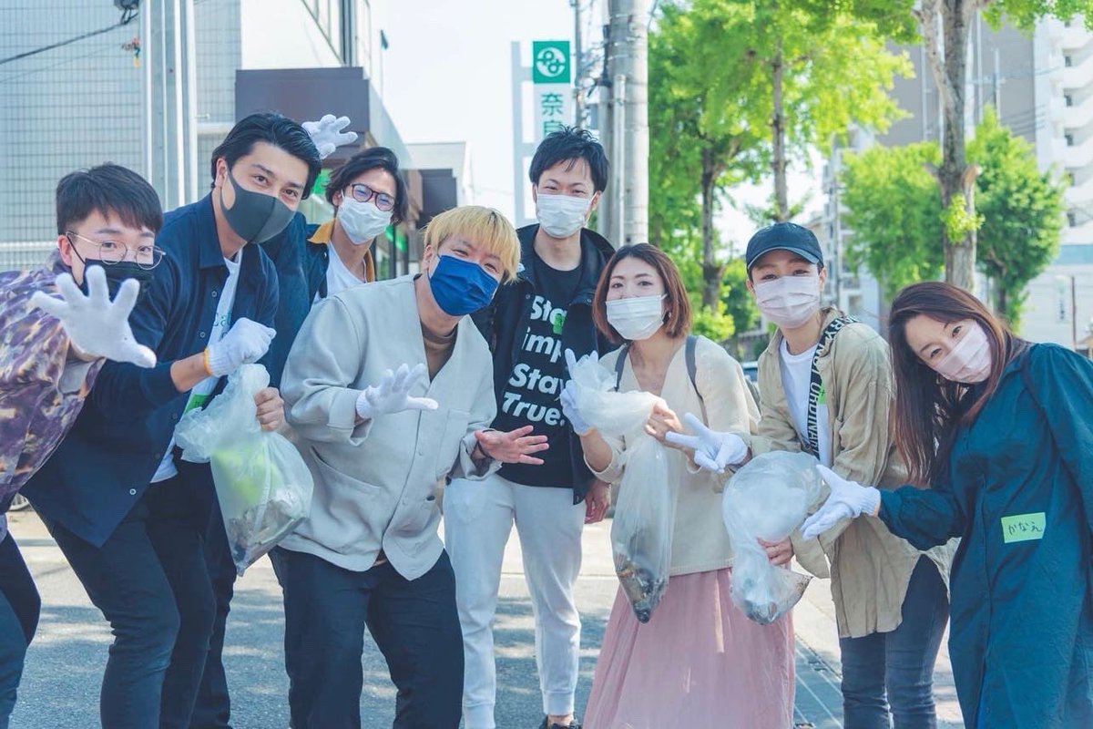 Keisuke6038's tweet photo. 【 ゴミ拾い 】

若者を中心に70名以上が参加！
少人数グループが別々の場所で一斉に清掃活動しました。
コロナ禍ながら、感染リスクが少ない野外での社会貢献活動はどんどん実施してほしいですね。

５月３日に開催された護美の日社会貢献イベント（NewEarth主催）でした。

#ゴミの日 #天理 #天理市 https://t.co/166bYLyPEw