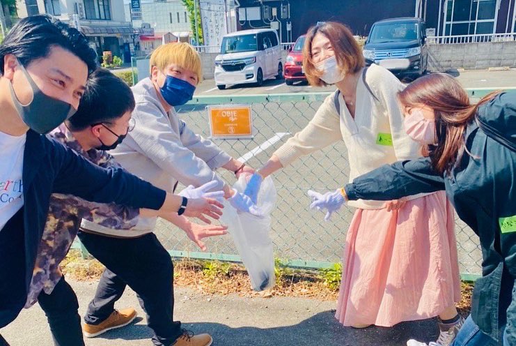 Keisuke6038's tweet photo. 【 ゴミ拾い 】

若者を中心に70名以上が参加！
少人数グループが別々の場所で一斉に清掃活動しました。
コロナ禍ながら、感染リスクが少ない野外での社会貢献活動はどんどん実施してほしいですね。

５月３日に開催された護美の日社会貢献イベント（NewEarth主催）でした。

#ゴミの日 #天理 #天理市 https://t.co/166bYLyPEw