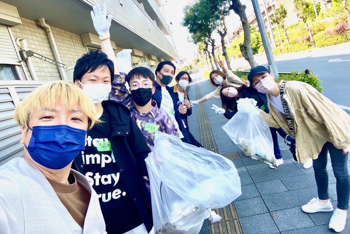 Keisuke6038's tweet photo. 【 ゴミ拾い 】

若者を中心に70名以上が参加！
少人数グループが別々の場所で一斉に清掃活動しました。
コロナ禍ながら、感染リスクが少ない野外での社会貢献活動はどんどん実施してほしいですね。

５月３日に開催された護美の日社会貢献イベント（NewEarth主催）でした。

#ゴミの日 #天理 #天理市 https://t.co/166bYLyPEw