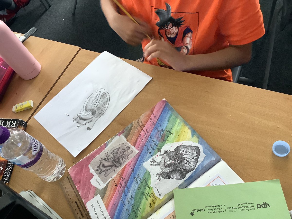 SacredY6's tweet photo. Y6 are sketching their designs for their 3D heart sculpture. We focussing on shading techniques, finding different tones to create 3D effects.
#SH7Science #SH7Art #SH7year6 https://t.co/jl3oOJ2hBM