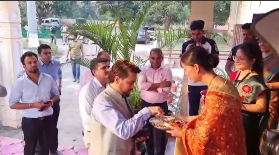 ProfRajeshBJP's tweet photo. Hon'ble Union Minister of Youth Affairs & Sports and Information & Broadcasting Sh.Anurag Singh Thakur Bhai Ji arrives to grace the 61st Foundation Day celebrations of SAI NS NIS Patiala. @ianuragthakur
#IndianSports #SAIcares #SAIPatiala #FoundationDay https://t.co/ExW2QbrHP4