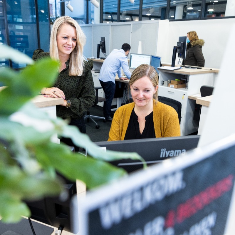 HANnl's tweet photo. Stel, je studeert aan de HAN en je hebt een vraag. Je kunt hiervoor terecht bij ASKHAN. Maar… wie is dan ‘HAN’ in dat geval? Donderdag stellen we je voor aan Tessa en Nicolle, die studentenvragen beantwoorden. “Ik zoek net zo lang tot ik het antwoord weet!” #ASKHAN #HANnl https://t.co/43ykwW0Uoz
