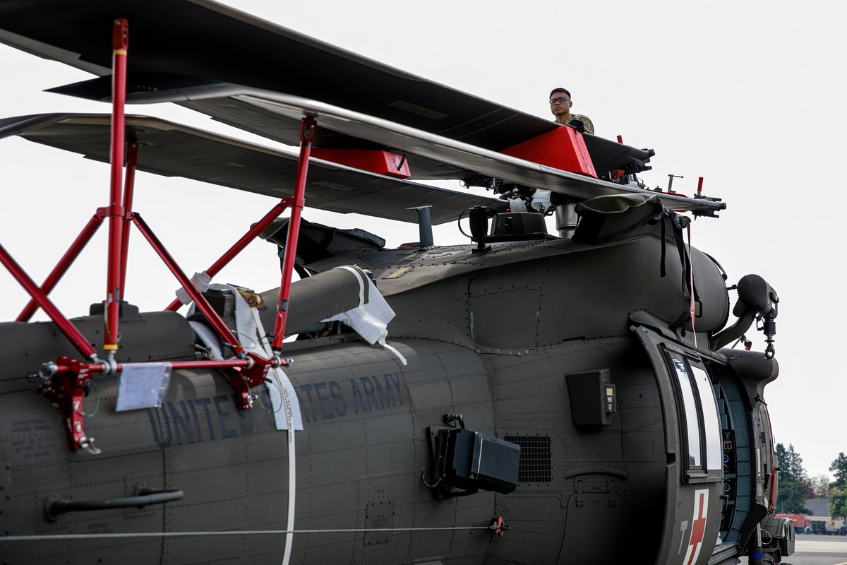 US_TRANSCOM's tweet photo. @USArmy Soldiers load Black Hawk helicopters onto a C-17 transport aircraft for movement to Norway in support of exercise Swift Response 2022, at Clay Kaserne, Germany. #TogetherWeDeliver #EuropeanSupport2020 #TTailTuesday https://t.co/b5T56yR0DX