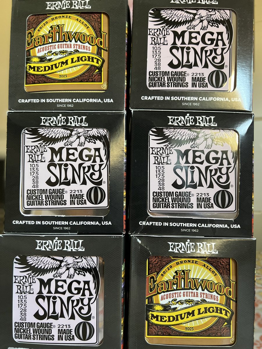 JDECASTROJOPI's tweet photo. Llegaron los refuerzos 💪💪
Las mejores cuerdas para mi gusto y este calibre de eléctrica es brutal.
Muchas gracias a Alfredo Zancada @ernieball y @musicdistrib por el buen trato.
#ernieballstrings #slinkystrings https://t.co/mRA0QY9SOP