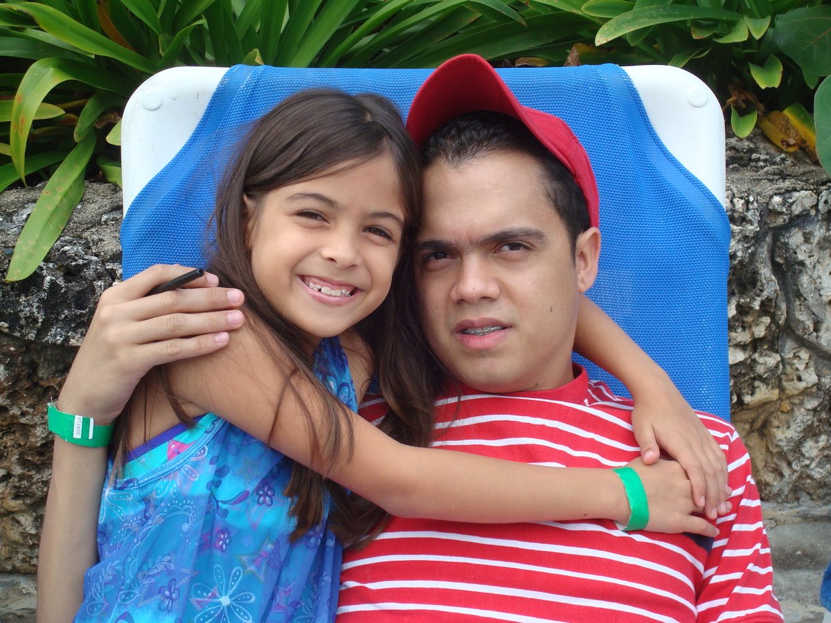 MTejadaC's tweet photo. ¿Y quién dijo que un #tbt tiene que ser jueves? Dos de mis hijos.... claro, el tiempo pasa! Y ya hoy son un hombre y una mujer maduros, a los que admiro, muy distintos a mi (pero con mi huella).
A Dios doy gracias por ellos.
#GRATAVIDA https://t.co/9HSDQfsE7y
