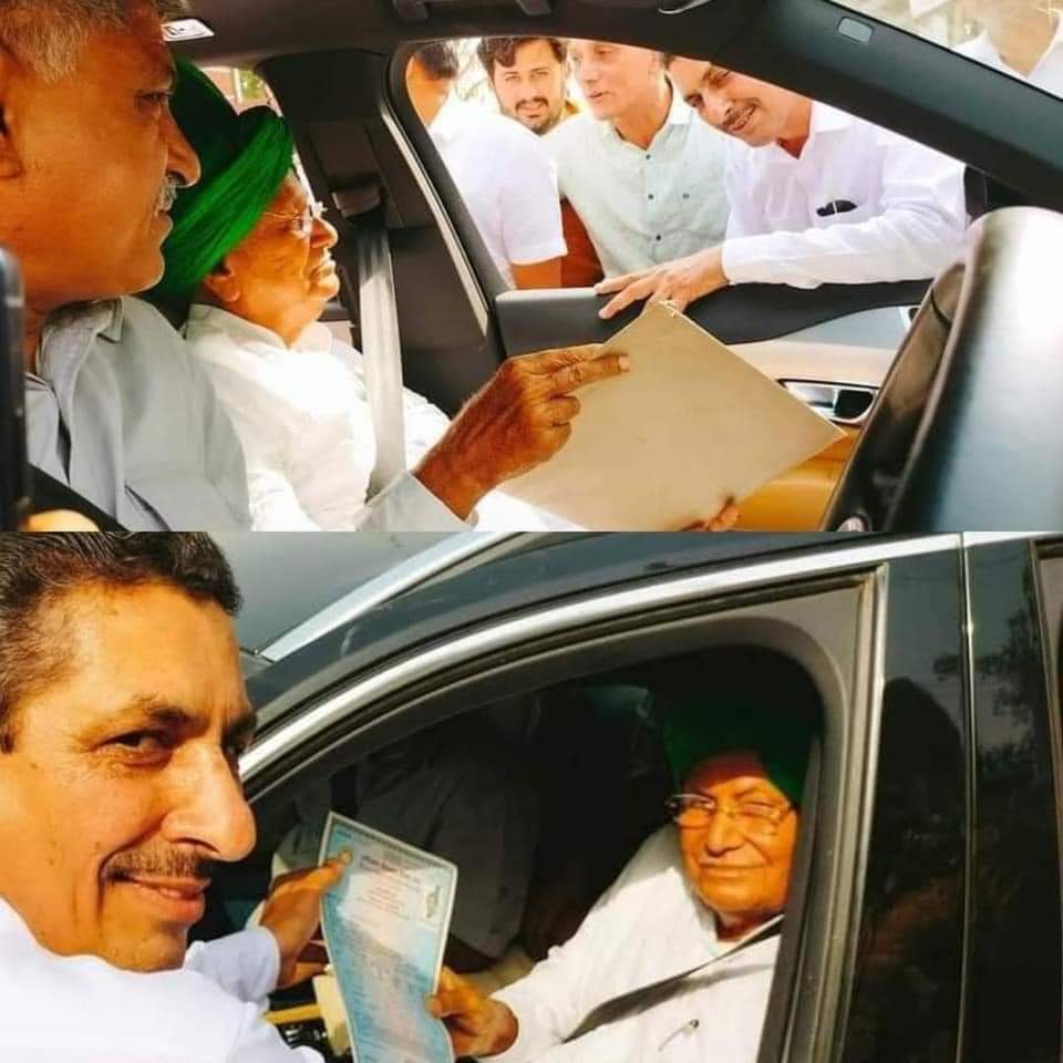 Haryananewz's tweet photo. हरियाणा के पूर्व मुख्यमंत्री ओमप्रकाश चौटाला ने 87 साल की उम्र में 10 वीं के बाद 12 वीं परीक्षा भी पास की है. हरियाणा के शिक्षा बोर्ड ने आज मार्कशीट भी सौंप दी है @InldSupremo @AbhaySChautala @cmohry @Dchautala https://t.co/YNZpkBtLcb