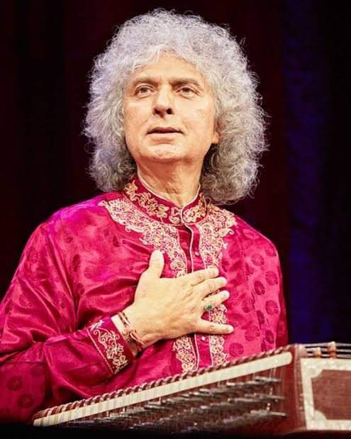 manashans12's tweet image. छुप गए वो साज़-ए-हस्ती छेड़ कर
अब तो बस आवाज़ ही आवाज़ है
~ मजाज़ 
#RIPShivkumarSharma