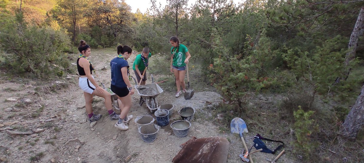 griebal's tweet photo. Este pasado fin de semana se celebró el #Intertropas de @ScoutsdeAragon en #Griebal y además varios grupos scouts realizaron servicio en el centro, casi 300 participantes!!!! https://t.co/7oo6X2KtzN