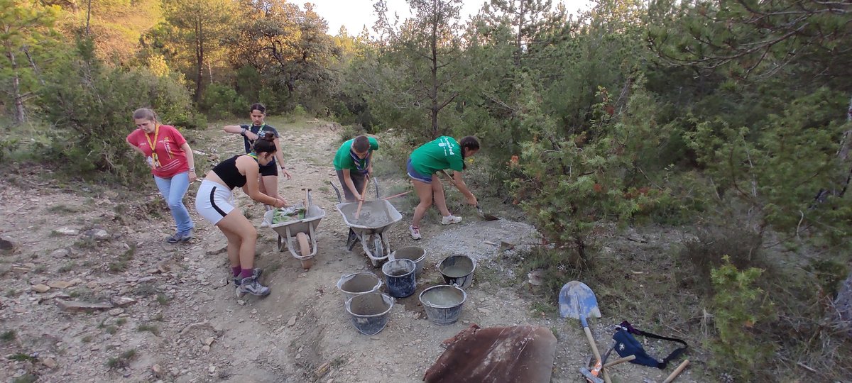 griebal's tweet photo. Este pasado fin de semana se celebró el #Intertropas de @ScoutsdeAragon en #Griebal y además varios grupos scouts realizaron servicio en el centro, casi 300 participantes!!!! https://t.co/7oo6X2KtzN