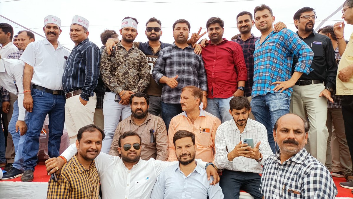 yuvrajsinh7473's tweet photo. *"ગુજરાત રાજ્ય સંયુક્ત કર્મચારી મોરચા"* દવારા જૂની પેંશન યોજના સાથે અન્ય પ્રશ્ન બાબતે ....

તારીખ 09/05/2022 ના રોજ ગાંધીનગર ખાતે ધરણા કાર્યક્રમ માં હાજર...📢🎙️
@abpasmitatv 
@GujaratOps 
@FixpayTeam 
@ndtv 
@tv9gujarati 
@Zee24Kalak https://t.co/8BJFVWpkgf