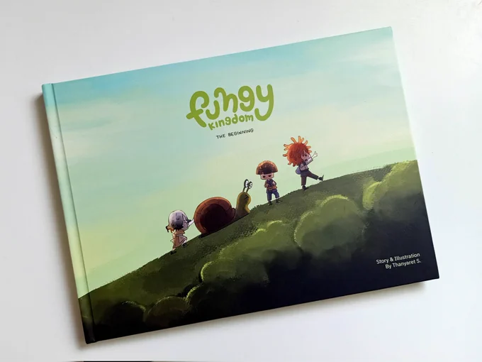 เปิด pre-order | fungy kingdom
หนังสือคอนเส็ปอาร์ต ตัวธีสิสจบของเราเองค่ะ เป็นโครงการออกแบบตัวละครที่ได้รับแรงบันดาลใจจากเห็ดค่ะ 🍄

♡ อ่านรายละเอียดและสั่งซื้อได้ที่
https://t.co/LCnbw2zQ3o

♡ เปิดรับตั้งแต่วันนี้ – 18 พค. 2565
เวลา 18.00 น.นะคะ

ขอบคุณมากเลยค่ะ ୧(﹒︠ᴗ﹒︡)୨ 