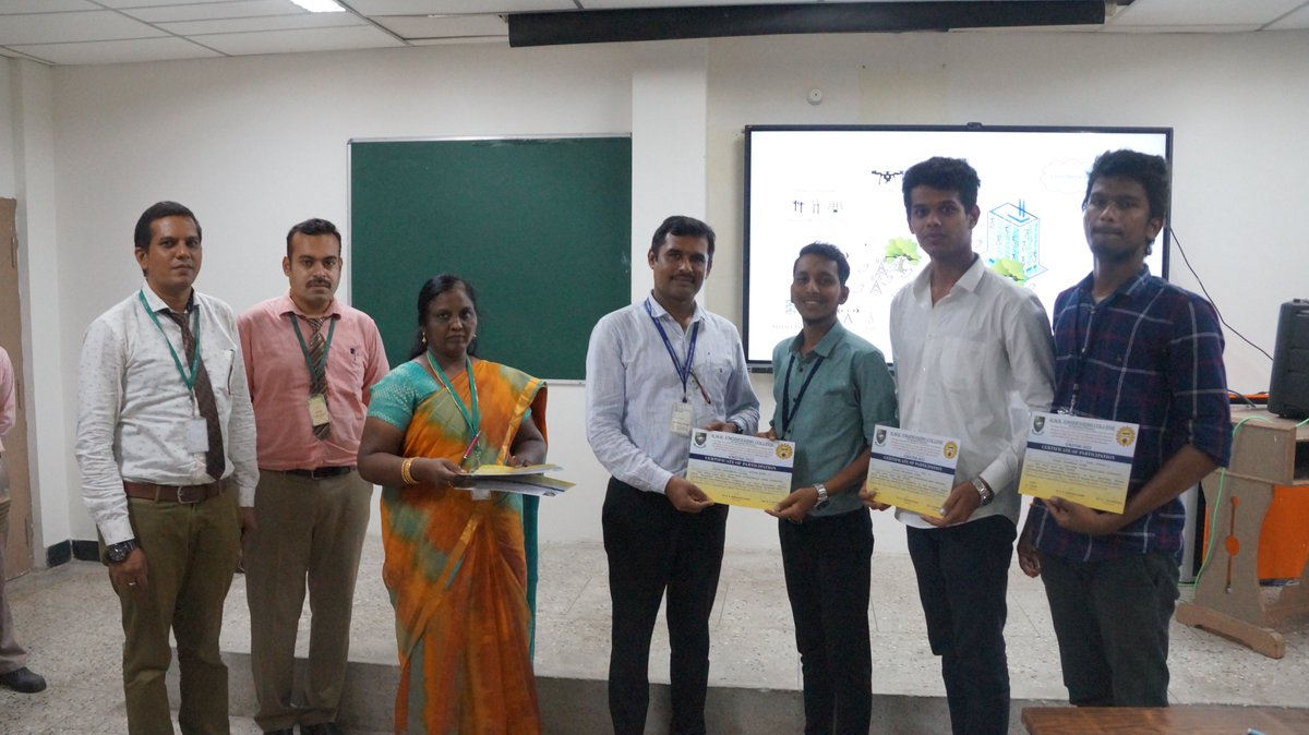 EceRmkec's tweet photo. Mr. Ratnakar Rao, Senior Director, Samsung Research Institute, an alumnus of R.M.K. Engineering College of 1995 – 1999 batch delivered a keynote address on 5G and beyond..
#RMKEC #ECE #Principal #ICNGTSW_2021 #InternationalConference #5g #communication #networking https://t.co/T6N4dN0B7N