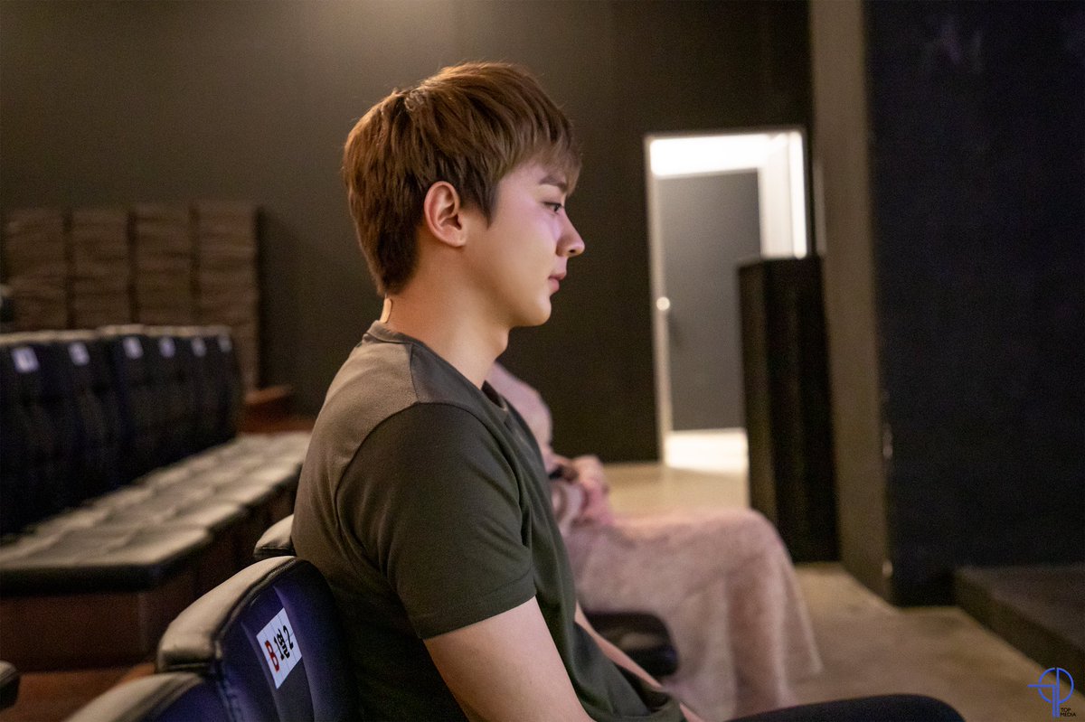 fall_in_chanhee's tweet photo. #틴탑 #천지 천지쉴레 첫공 비하인드 https://t.co/PyvLvoaRop