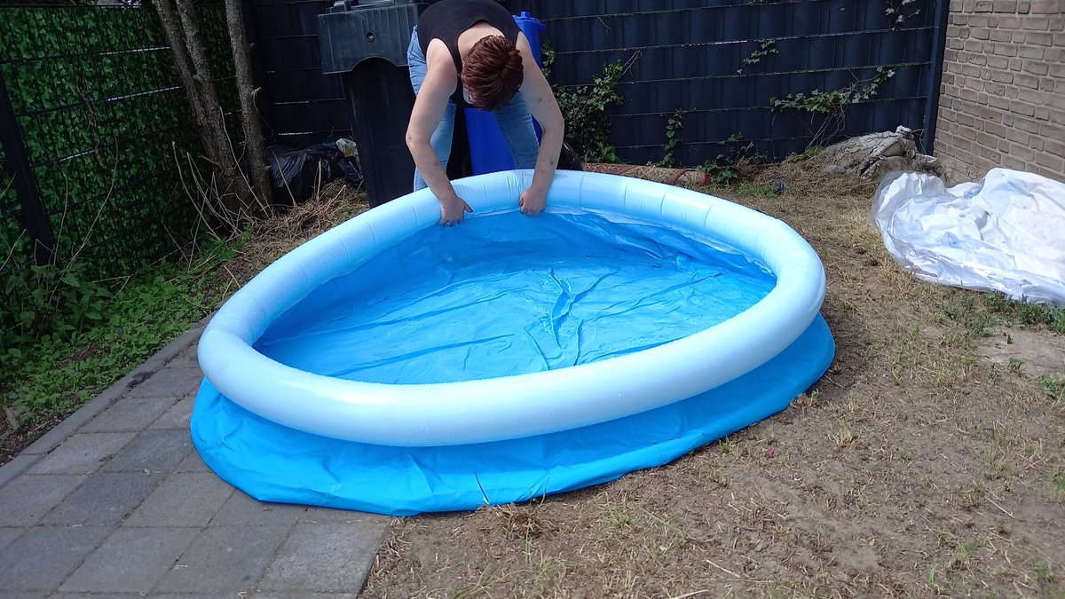 KonradNRW's tweet photo. Mal den #Gartenpool so langsam in Betrieb nehmen 😊 https://t.co/JFFHBYCRFx