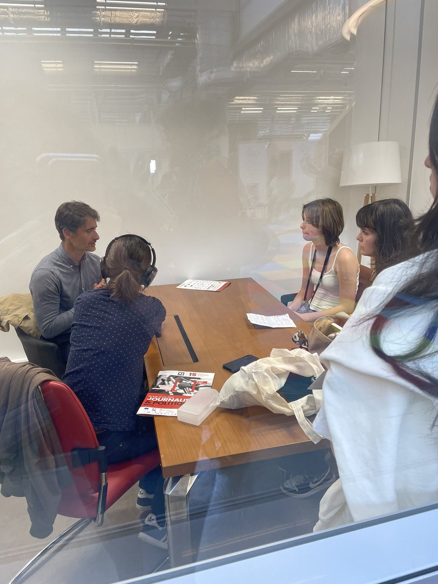 En direct des <a href="/LesAssises/">Assises du Journalisme</a> avec <a href="/JulienPain/">Julien Pain</a> Les @GlobeReporters #emiceplus #ErasmusPlus en action ! Merci à Julien Pain pour sa disponibilité ! @JeanMarcBellamy <a href="/virgile_ma/">Virgile Mangiavillano</a> <a href="/clemibordeaux/">imartindaemi</a> <a href="/karen_prevost/">Karen Prévost-Sorbe</a> #emi