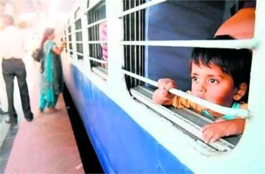 punjabkesari's tweet photo. बच्चों के साथ ट्रेन में सफर करने वाले यात्रियें के लिए खास खबर, रेलवे दे रही यह बड़ी सुविधा
https://t.co/BY2xOpY4TM
#IndianRailways #LucknowMail #BabyBirth #NationalNews #passenger #FemalePassenger #train #punjabkesari #punjabkesarinews https://t.co/xDZg1NwIUo