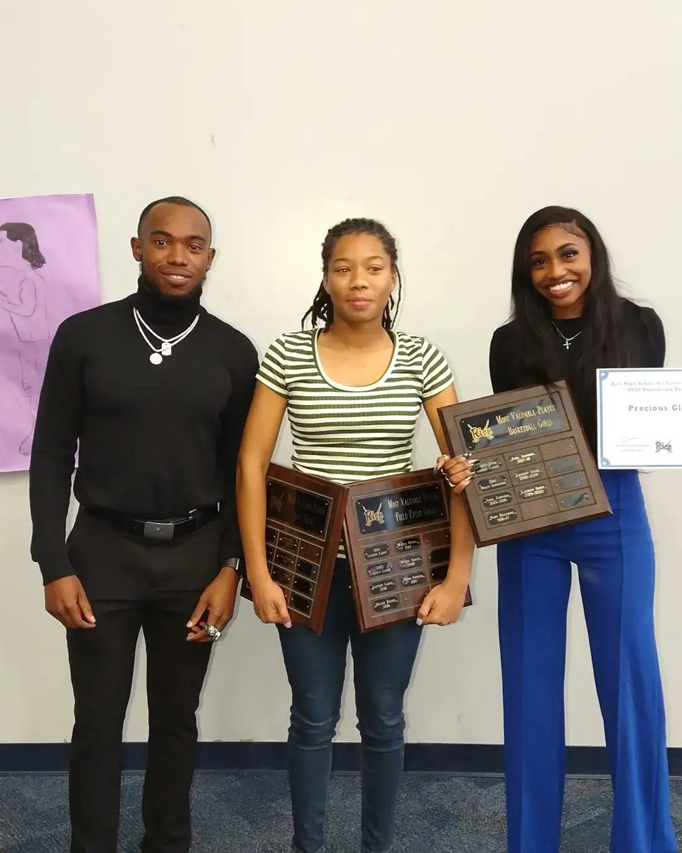 Danarria_Thomas's tweet photo. So proud to receive four awards last night. 
Overall MVP of Soccer (again), MVP field event for track, MVP girls track, and Goalkeeper of the Year. 

Thank you Coach Wagner and Coach Nicolas for the awards. I appreciate all y'all's help and support. https://t.co/3dWMV4UiSD