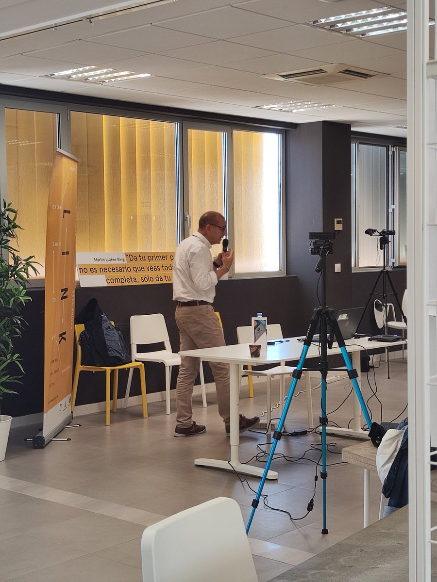 nquerot's tweet image. "El pedagogo es un agente transformador" Manuel Bernabé de @Sassanformacion nos responde 👵🏼 👴🏼 

Y tu,¿Sabes que hace un pedagogo?
#CFyT7 #PLYDE #Pedagogía 
@pedagogia_lab