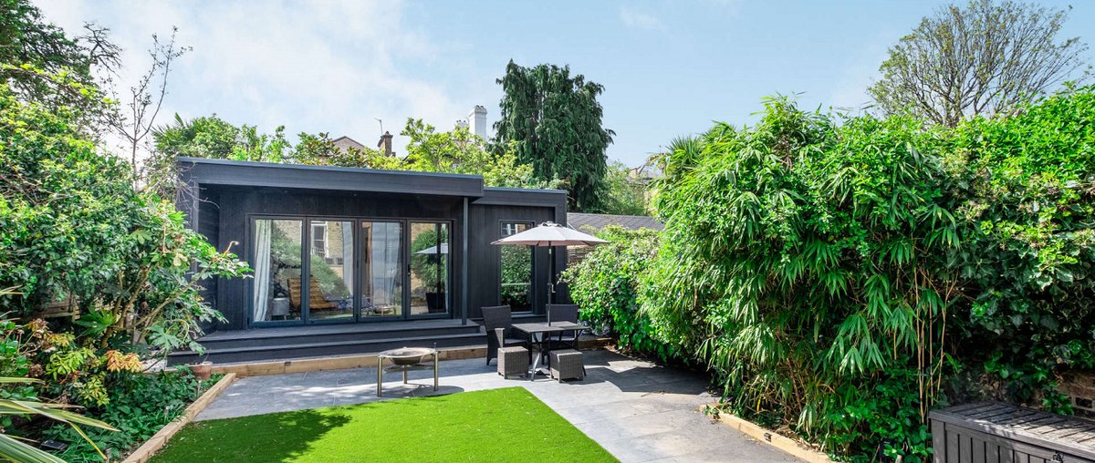 Beautiful, recently completed Garden Gym and spare living area in London. Read more here: tgescapes.co.uk/garden-gym-and… #gardengym
