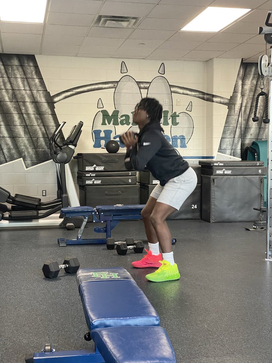 AM grind time 🏀🏈 last ride loading <a href="/khaleelhoops/">Khaleel Abdullah</a> <a href="/FlintHillHoops/">Huskies</a> <a href="/FlintHillFball/">Flint Hill Football</a> #SparkTheFlint🔥