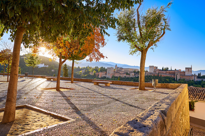 Seguro que te suena el Mirador de San Nicolás de Granada, ¿verdad? 

Y es que miradores en la capital tenemos muchos, pero este en concreto se ha ido alzando como el más conocido y popular 🤩🤩

¿Quieres saber más?

#Granada #Turismo #Viajes #Andalucía

heygranada.com/mirador-san-ni…