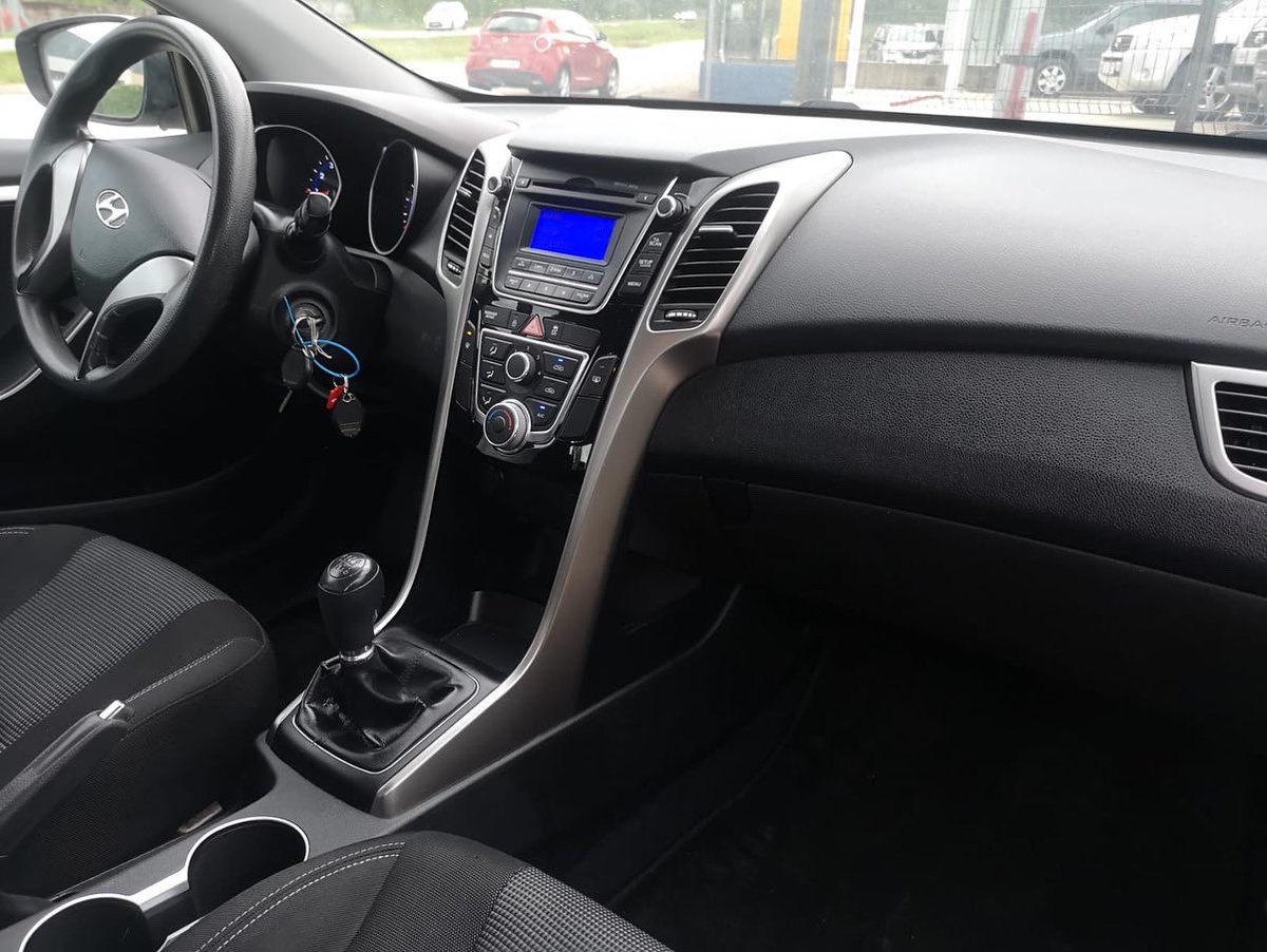 AutoBesalu's tweet photo. Ocasió! HYUNDAI I30 1.4 City ‼️Amb aire condicionat, volant multifuncional, 6 velocitats… Info a https://t.co/oYbHm2z9Cx

#ocasió
#vehiclesocasió
#hyundai
#hyundaii30
#besalu 
#garrotxa
#girona
#pladelestany https://t.co/MiRbxc14Vw