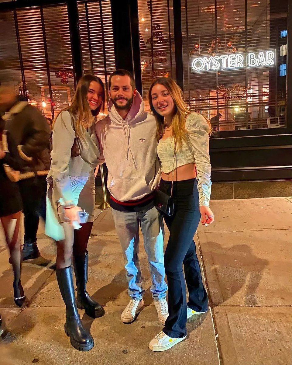 DOBrienFrance_'s tweet photo. 𝐈𝐍𝐅𝐎 - 𝑳𝒆 𝟐𝟗 𝑨𝒗𝒓𝒊𝒍 𝟐𝟎𝟐𝟐 ❙
➥ Dylan avec des fans à New York.

𝙲𝚛𝚎́𝚍𝚒𝚝 𝚙𝚑𝚘𝚝𝚘 ↬ https://t.co/922x0R2SNo https://t.co/KIB9pe7ILs